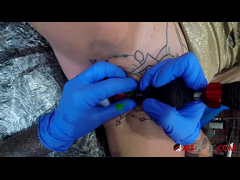 ❤️ Ekstremt tatovert hottie Sully Savage tok en tatovering på klitoris ☑ Supersex hos oss no.dickies-shop.ru